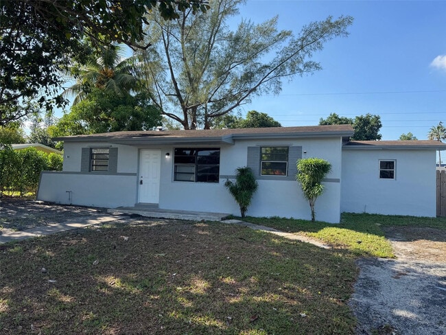 2041 NW 63rd Ave in Sunrise, FL - Building Photo - Building Photo