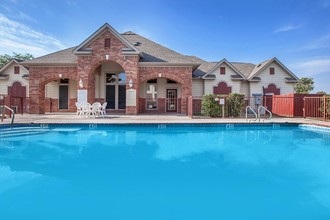 Las Brisas Apartments in Del Rio, TX - Foto de edificio - Building Photo