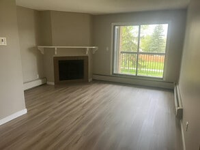Hermitage Village Apartments in Edmonton, AB - Building Photo - Building Photo