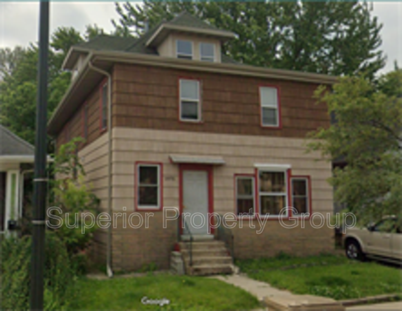1975 E Washington Ave in Madison, WI - Building Photo