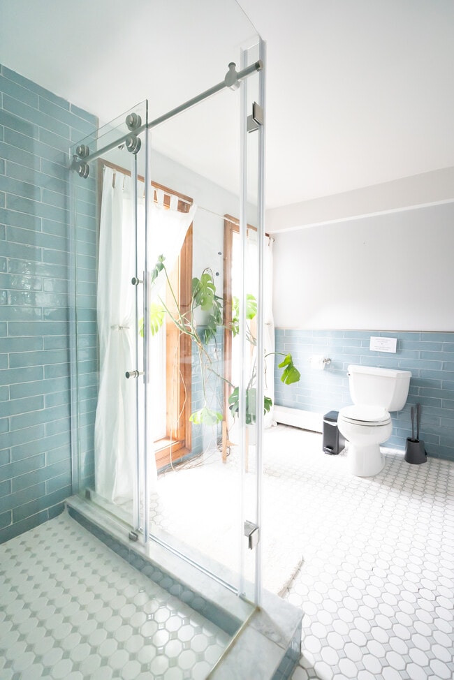 175 Liberty St, Unit 2 in Newburgh, NY - Foto de edificio - Building Photo