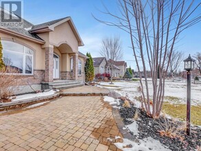 6790 Suncrest Dr in Ottawa, ON - Building Photo - Building Photo