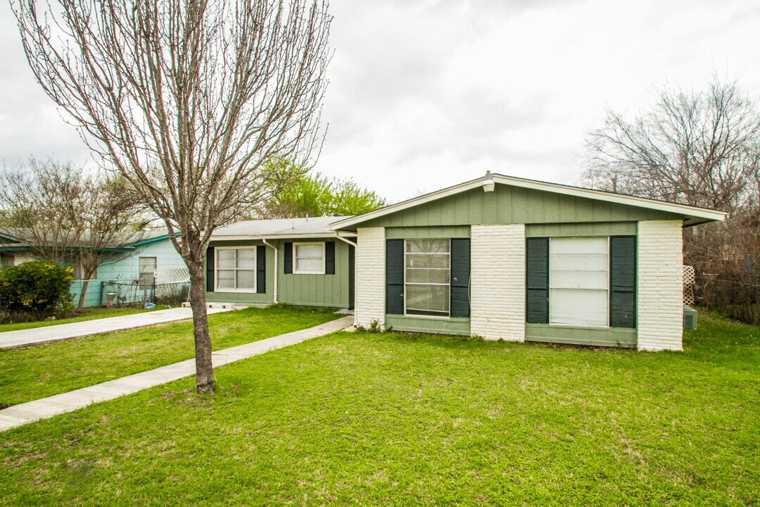511 Jamaica Dr in San Antonio, TX - Building Photo