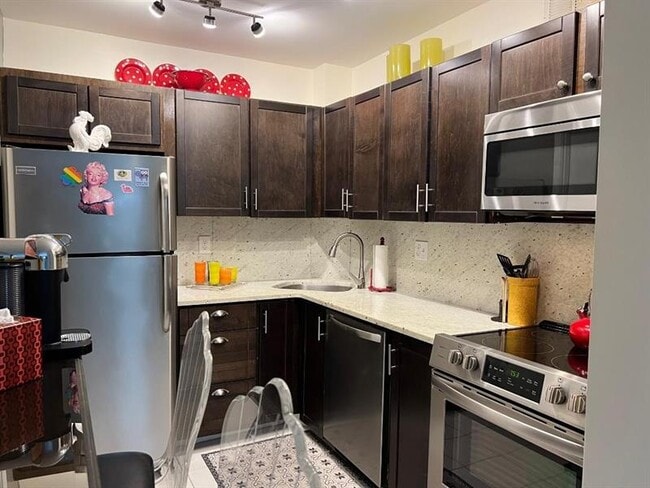 property at 1950 N Andrews Ave