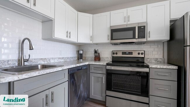 2305 Aaron St, Unit 313 in Port Charlotte, FL - Foto de edificio - Building Photo