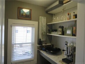 12 Brown St, Unit 1 in New Haven, CT - Building Photo - Building Photo