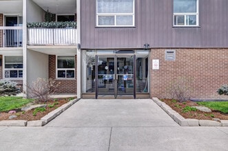42 Campbell Ct in Stratford, ON - Building Photo - Building Photo