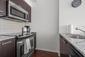 76 Grenville St in Toronto, ON - Building Photo - Building Photo