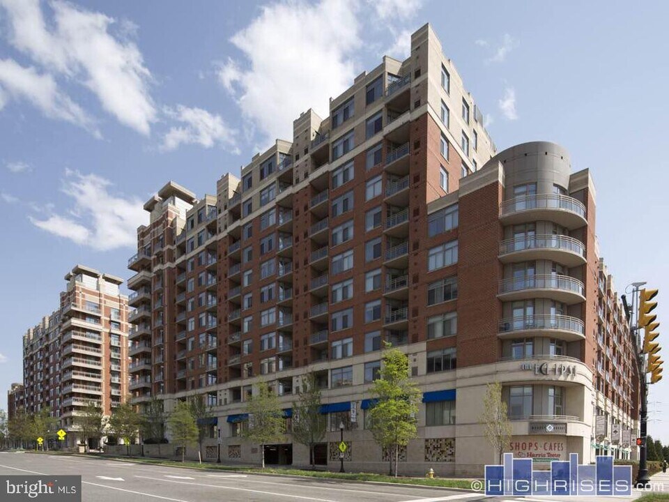 3600 S Glebe Rd in Arlington, VA - Building Photo