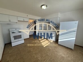 8526 W Appleton Ave in Milwaukee, WI - Building Photo - Building Photo