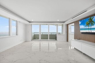 545 S Fort Lauderdale Beach Blvd in Fort Lauderdale, FL - Foto de edificio - Building Photo