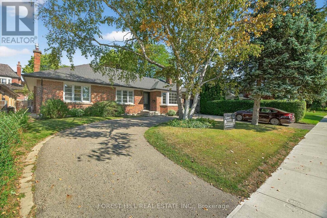 530 Blythwood Rd in Toronto, ON - Building Photo