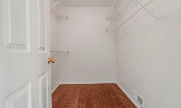 1045 Sprinters Row Dr in Florissant, MO - Building Photo - Building Photo