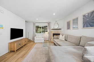 11734 Avon Way, Unit 102 in Los Angeles, CA - Foto de edificio - Building Photo