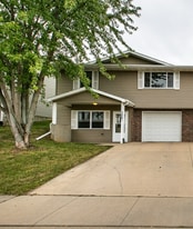 3061 Stellar Eagle Dr in Dubuque, IA - Building Photo