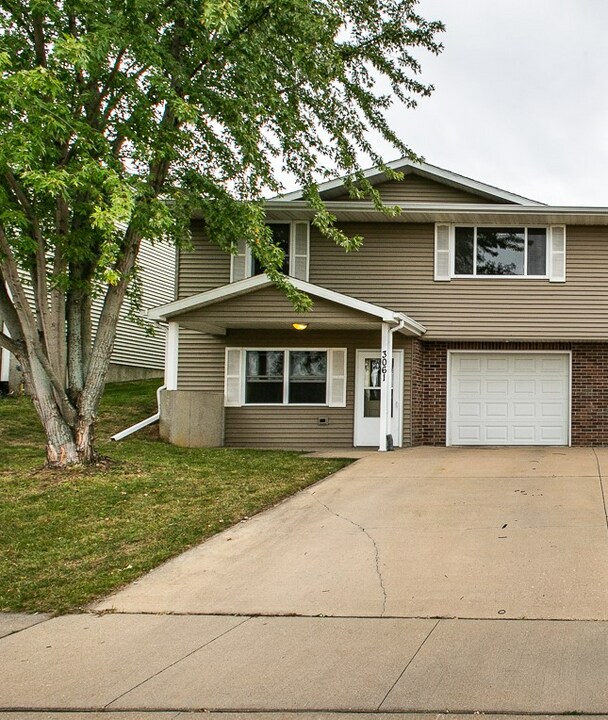 3061 Stellar Eagle Dr in Dubuque, IA - Building Photo