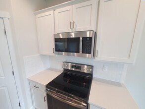 7018 W 31st Ave in Kennewick, WA - Building Photo - Building Photo