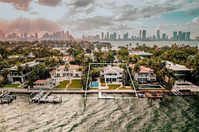 property at 625 E Dilido Dr