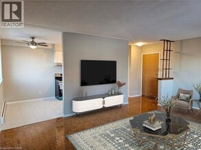 2205 King St E in Hamilton, ON - Building Photo - Building Photo