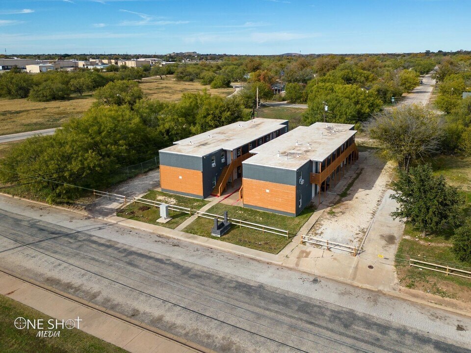 526 E N 7th St in Abilene, TX - Foto de edificio