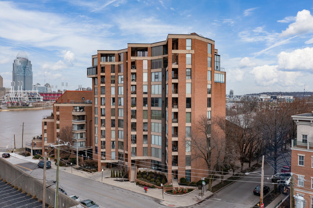 Riverside Place in Covington, KY - Building Photo