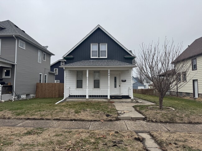 105 6th Ave in Moline, IL - Building Photo - Building Photo