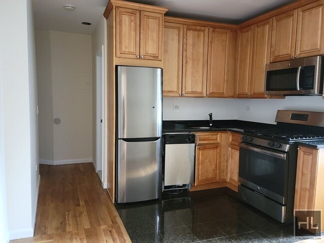 EAST 80 STREET in New York, NY - Building Photo - Building Photo