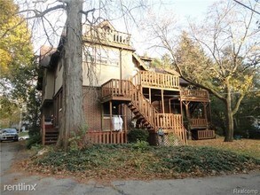 1052 Baldwin Ave in Ann Arbor, MI - Building Photo - Building Photo