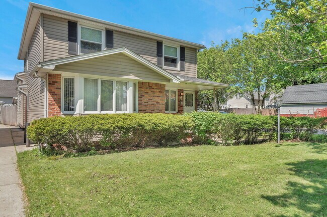 1 Emsworth Ave, Unit Upper Unit in Town Of Tonawanda, NY - Building Photo - Building Photo