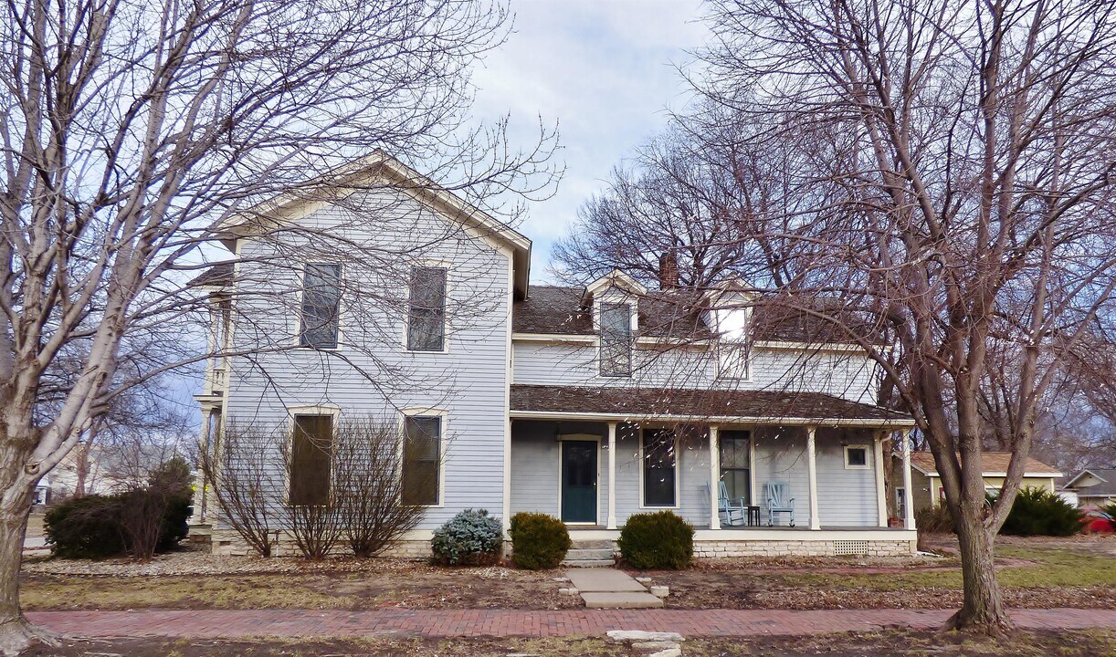 529 Pierre St in Manhattan, KS - Building Photo