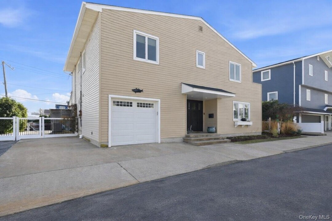 14 Vinton St in Long Beach, NY - Building Photo
