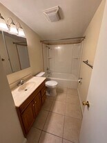 1079 North Ave in Girard, OH - Building Photo