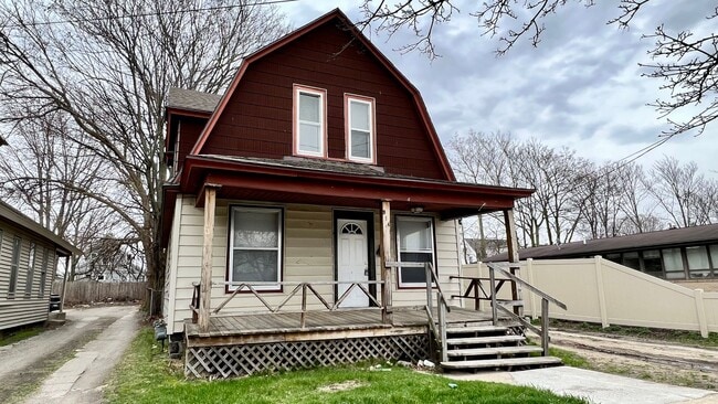 property at 914 Broadway Ave NW