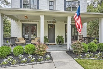 555 E Wesley Rd NE in Atlanta, GA - Building Photo - Building Photo