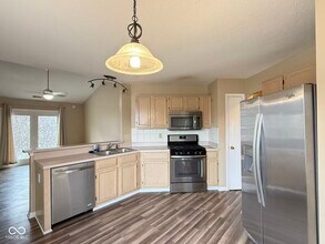 7006 Long Run Dr in Indianapolis, IN - Building Photo - Building Photo