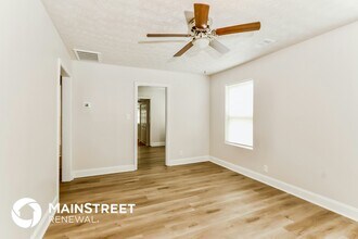 3818 Bank St, Unit C-307 in Louisville, KY - Foto de edificio - Building Photo