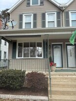 19 Lockhart St in Wilkes-Barre, PA - Building Photo