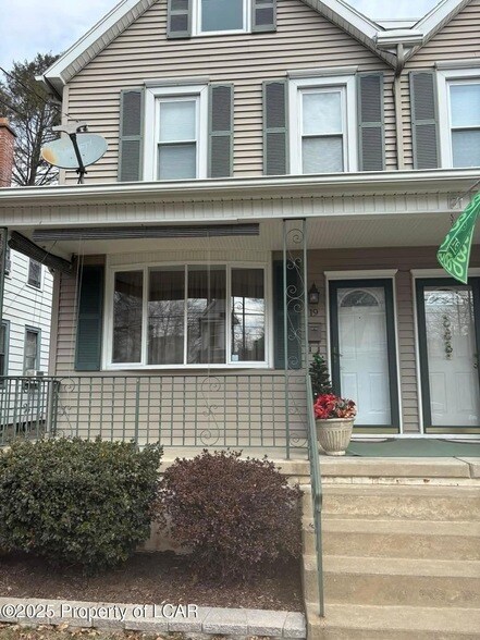 19 Lockhart St in Wilkes-Barre, PA - Building Photo