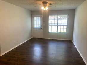 Trinity Oaks in Kirby, TX - Foto de edificio - Interior Photo