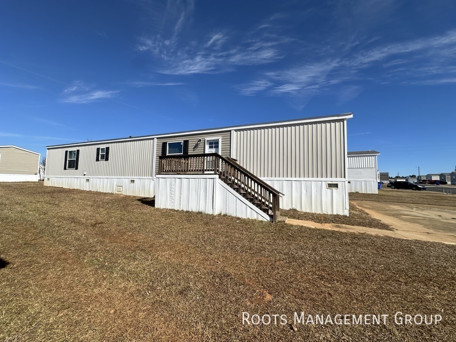 1251 Hunters Mountain Pkwy-Unit -1251 in Troy, AL - Building Photo