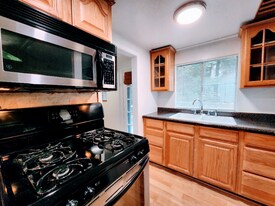 22079 Big Oak Rd in Crestline, CA - Building Photo