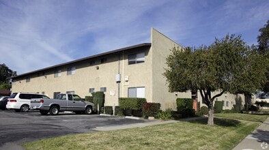 Villa Plaza in Ontario, CA - Building Photo - Building Photo