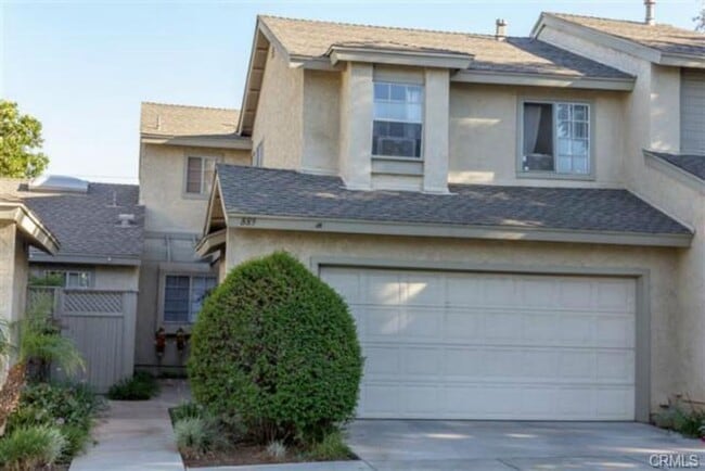 property at 889 Live Oak Pl