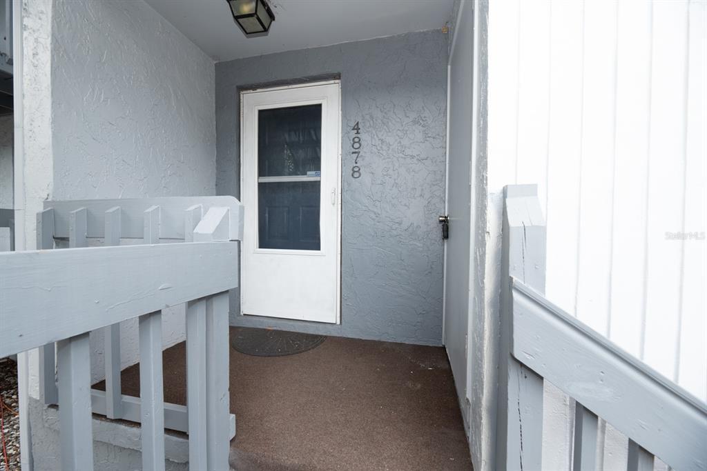 4878 W Gandy Blvd in Tampa, FL - Building Photo