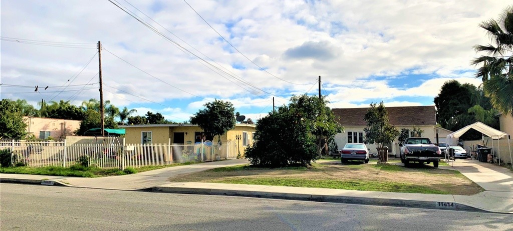 3 Single Family Homes On One Huge Lot! in El Monte, CA - Building Photo