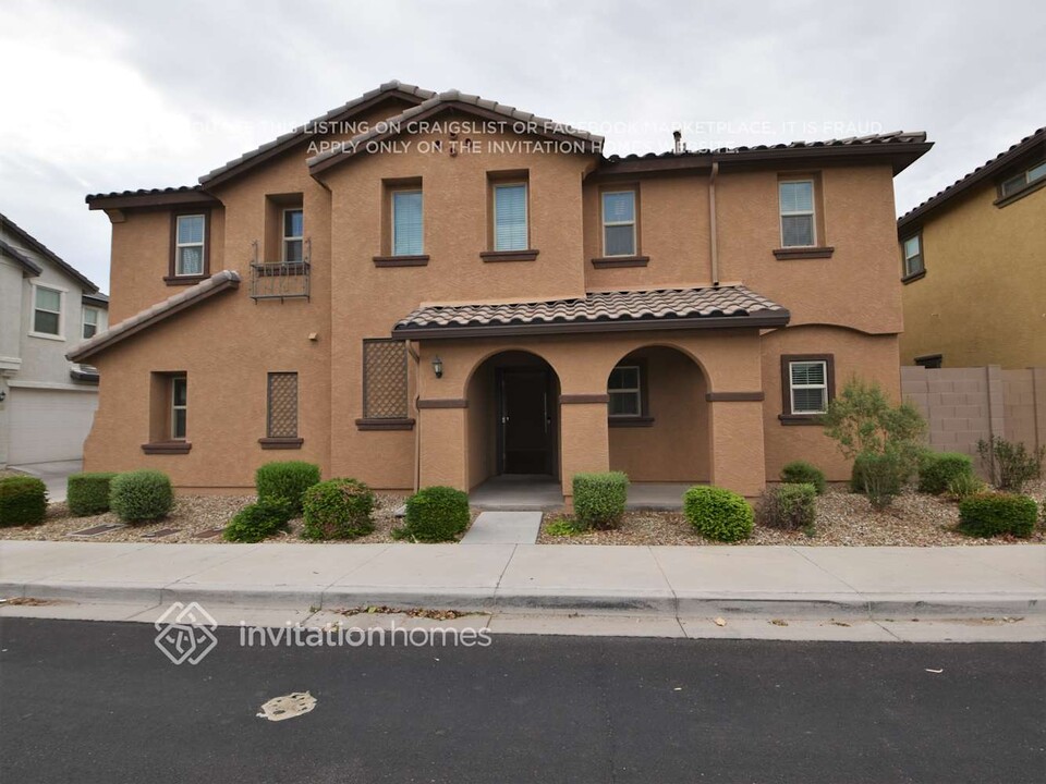 16385 W Latham St in Goodyear, AZ - Building Photo