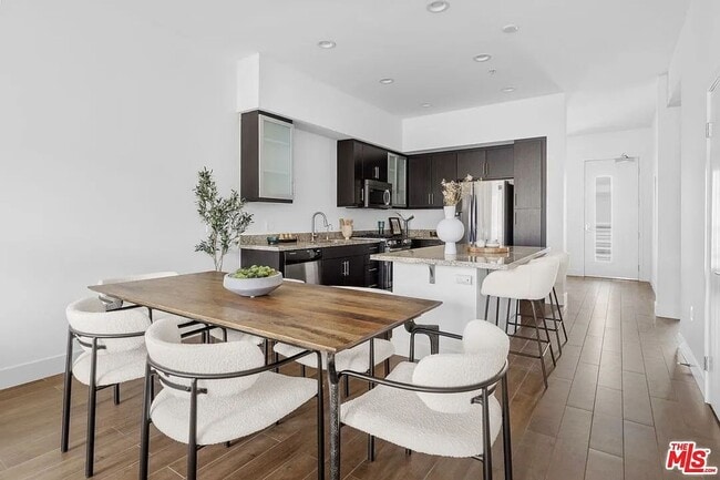 12920 W Runway Rd in Playa Vista, CA - Building Photo - Building Photo