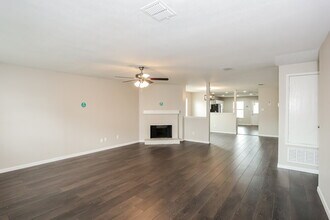 6019 Guilia Dr in Grand Prairie, TX - Foto de edificio - Building Photo