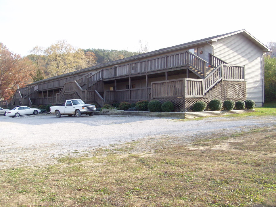 1311 Green Lee Ln in Jellico, TN - Foto de edificio