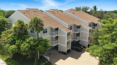 1050 9th St S in Naples, FL - Building Photo - Building Photo
